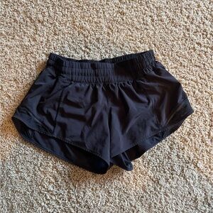 Lululemon Low Rise Hotty Hot Short - Black (Size 6)